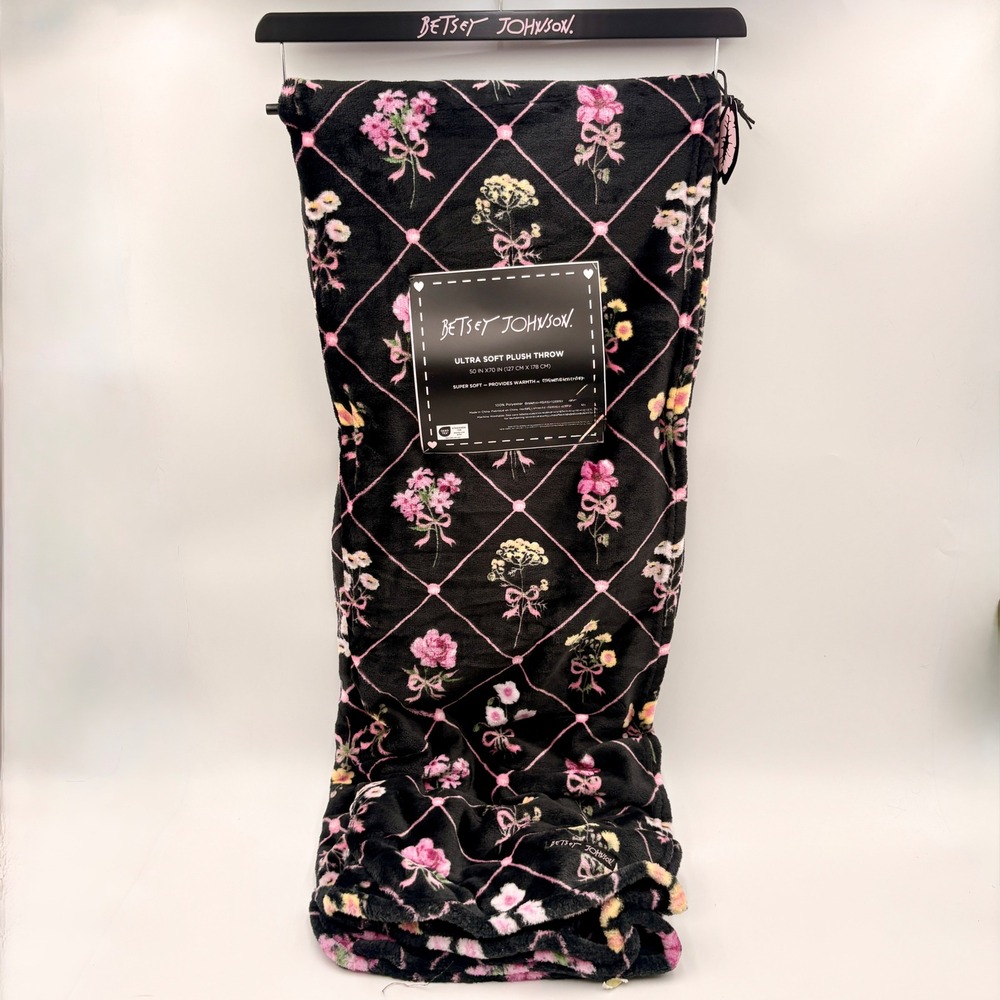 Betsey Johnson Black Floral Trellis Ultra Soft Plush Throw Blanket 50x70 NEW